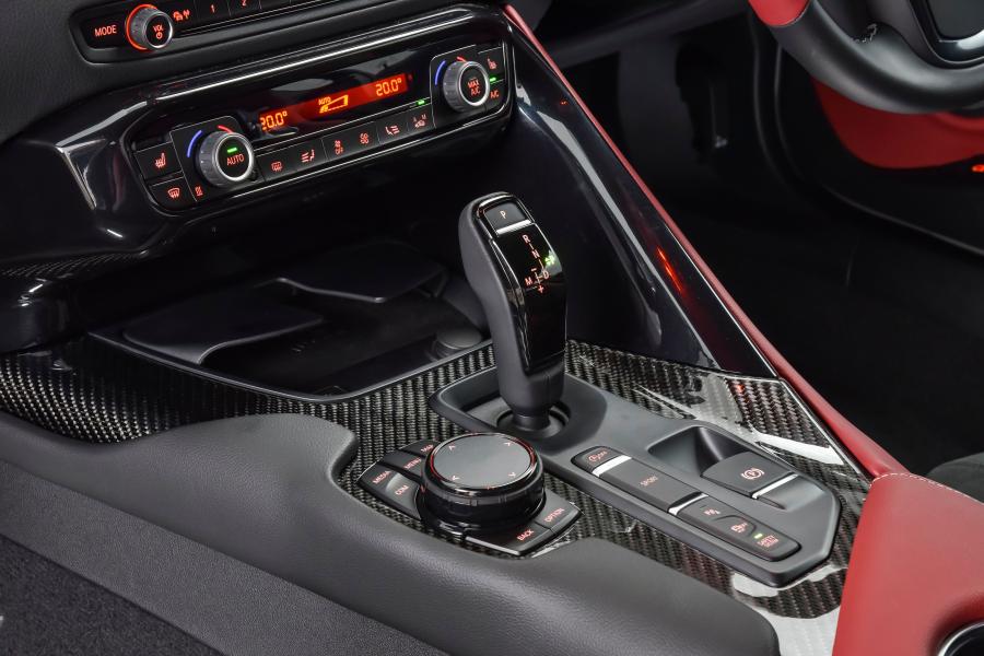 Детали интерьера Toyota GR Supra (A90) 2019 года  (ZA) (фото 5 из 40)